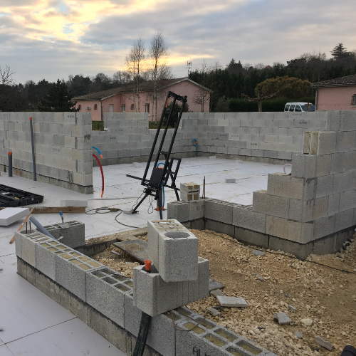 Élévation de murs porteurs en béton