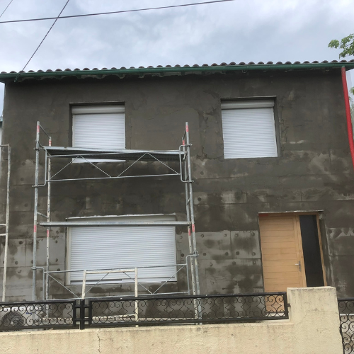 Pose professionnelle d’isolants extérieurs